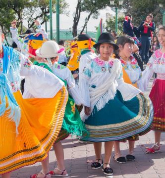Desfile tradicional ecuatriano